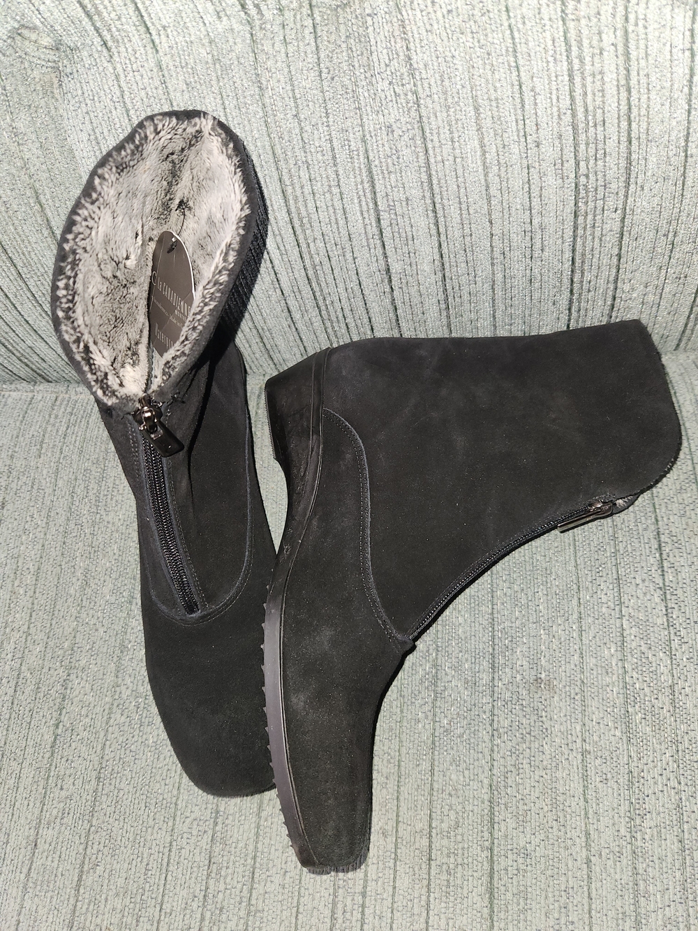 🍉La CANADIENNE Waterproof Black Suede Ankle Booties with Fur Lining